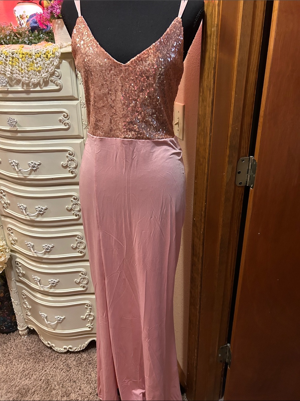 Source Unknown Rose Pink Sequin V-Neck Prom Dress NWOT